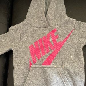 Nike. Size: 2T